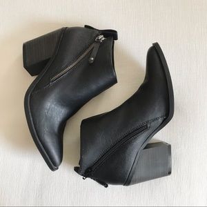 Universal Thread Ankle Pointed Booties.